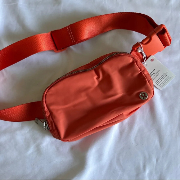 🆕🧡 Lululemon OG Everywhere Belt Bag - Warm Coral - Picture 1 of 8